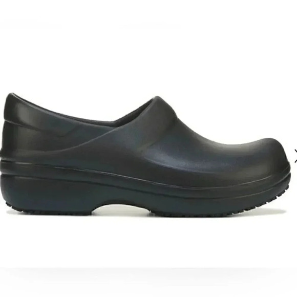 Crocs Neria Pro2 Slip Resistant Clogs size 6 in black NWOT - Picture 2 of 7